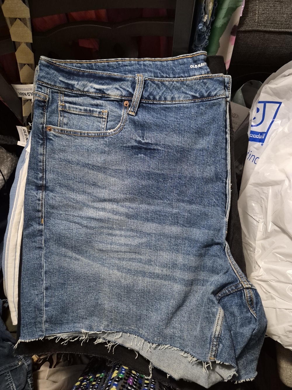 New Old Navy Frayed Hem Denim Mini Shorts  in Light Blue Wash